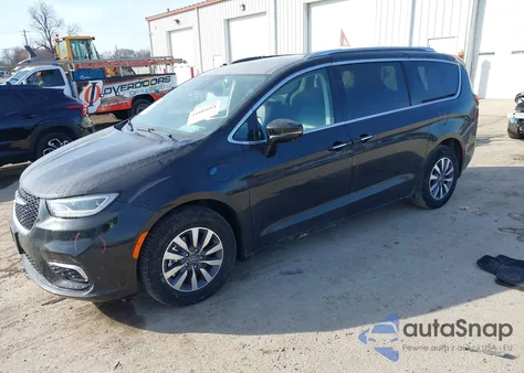 2021 Chrysler Pacifica Hybrid Touring L z USA, uszkodzony, nr VIN 2C4RC1L77MR536078